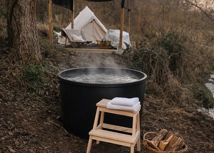 Campo de lujo Voodoo Glamping Unetice